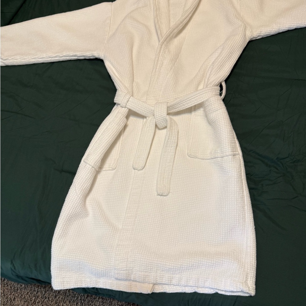 White Heavy Waffle Knit Spa Robe